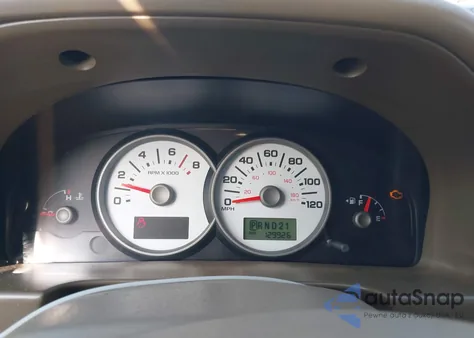 2005 Ford Escape Xlt z USA, uszkodzony, nr VIN 1FMYU93105KA72520